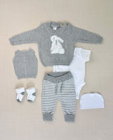Set Primer Día Conejo Bordado Gris