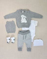 Set Primer Día Conejo Bordado Gris