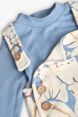 Vista frontal del conjunto overol + camiseta