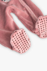 Vista lateral del enterizo rosa