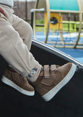 Tenis Bota Velcro Camel Mayoral Modelo