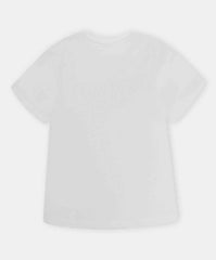 Vista frontal de camiseta blanca con letras RÍE