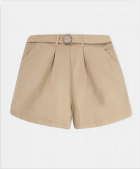 Vista frontal de short plano beige para niña