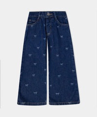 Vista frontal de pantalón infantil bota ancha