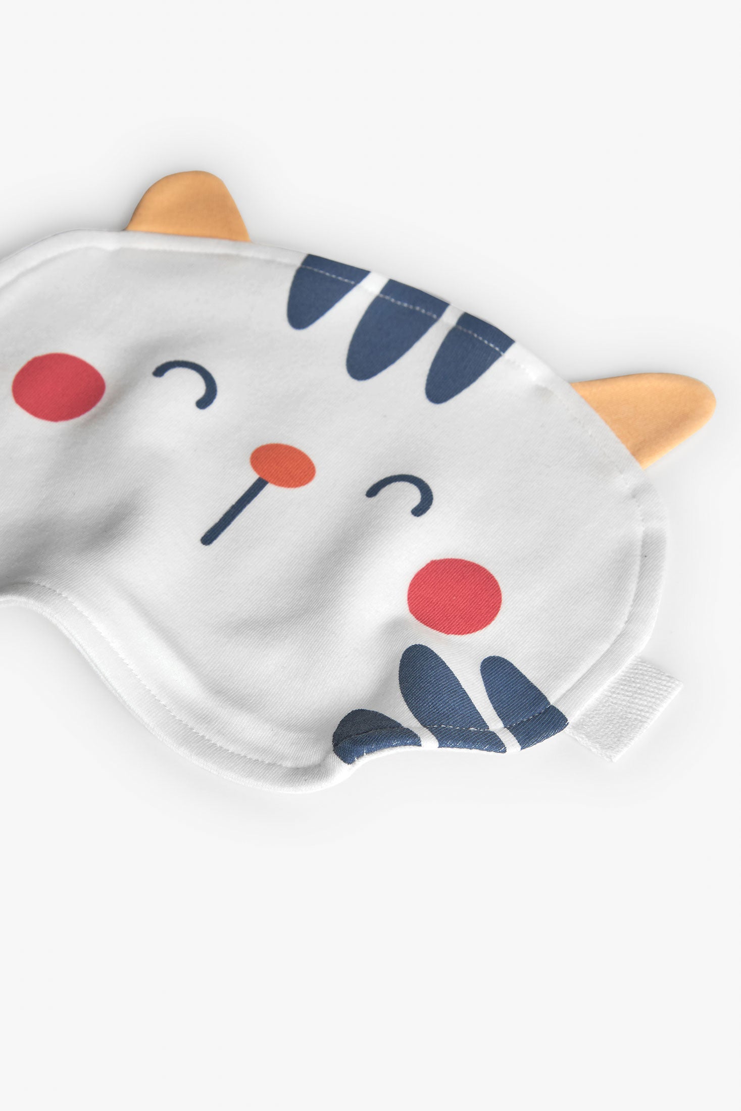 Detalle doudou gato con orejas en relieve