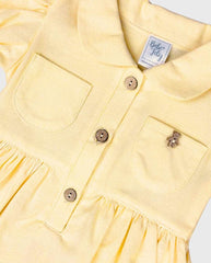 Vestido Cuello Osa Amarillo Detalle