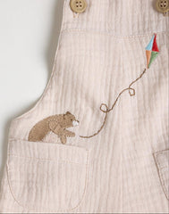 Overol Oso Bordado Arena Detalle