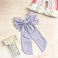 Moño Detalle Bordado lila