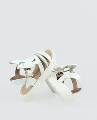 Sandalias Blancas Para Niña Con Moño y Detalle Brillante Detalles