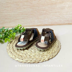 Sandalias Hebilla Café Huellitas Detalles