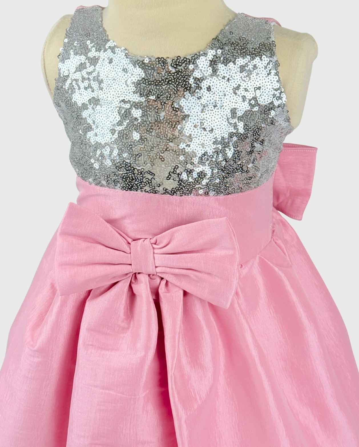 Vestido Detalle Lentejuelas Moño Rosa Detalles