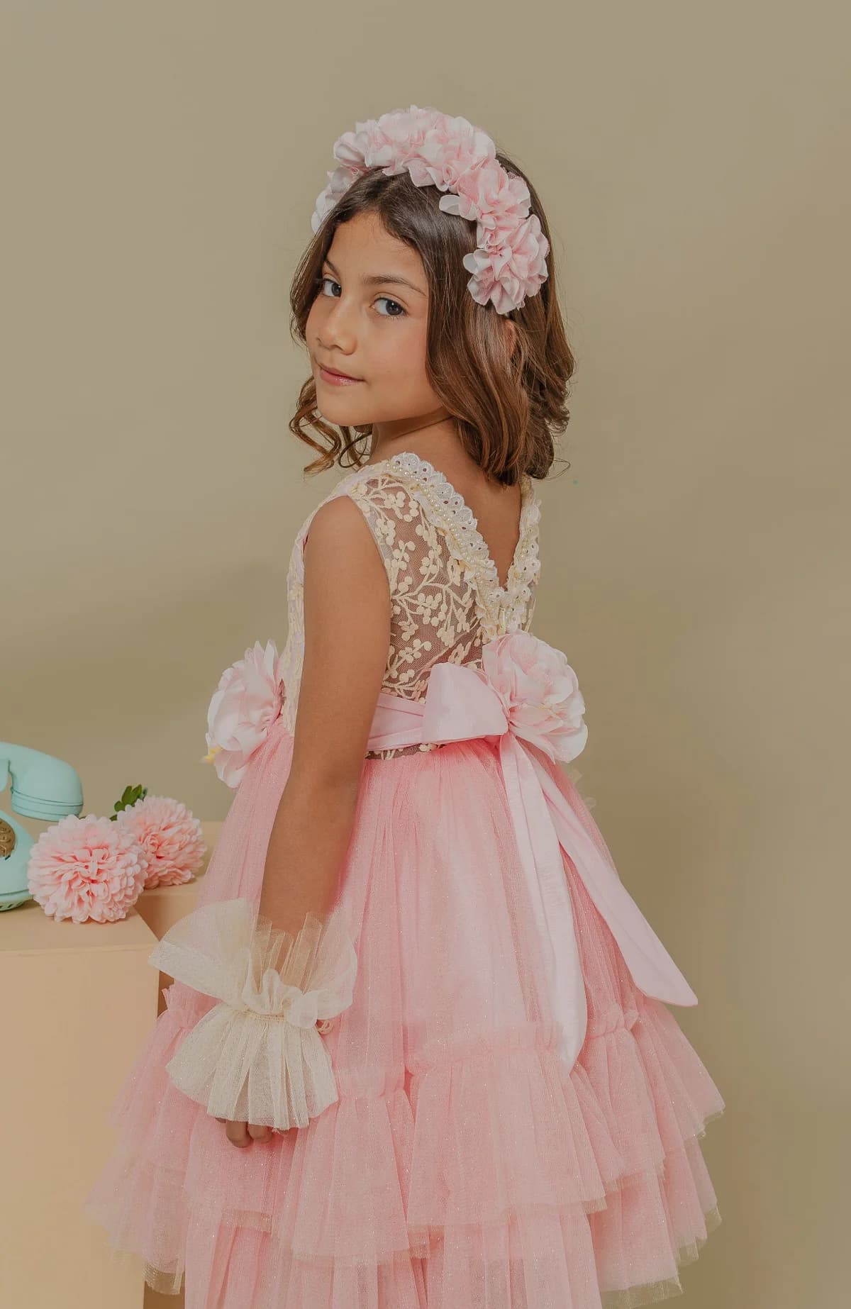 Vestido infantil rosa con tul y bordado floral