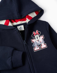 Detalle del estampado Minnie Mouse y letra “M” en pecho