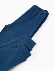 Detalle de puños en pantalón azul