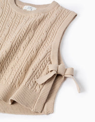 Detalle del tejido trenzado en color beige oscuro