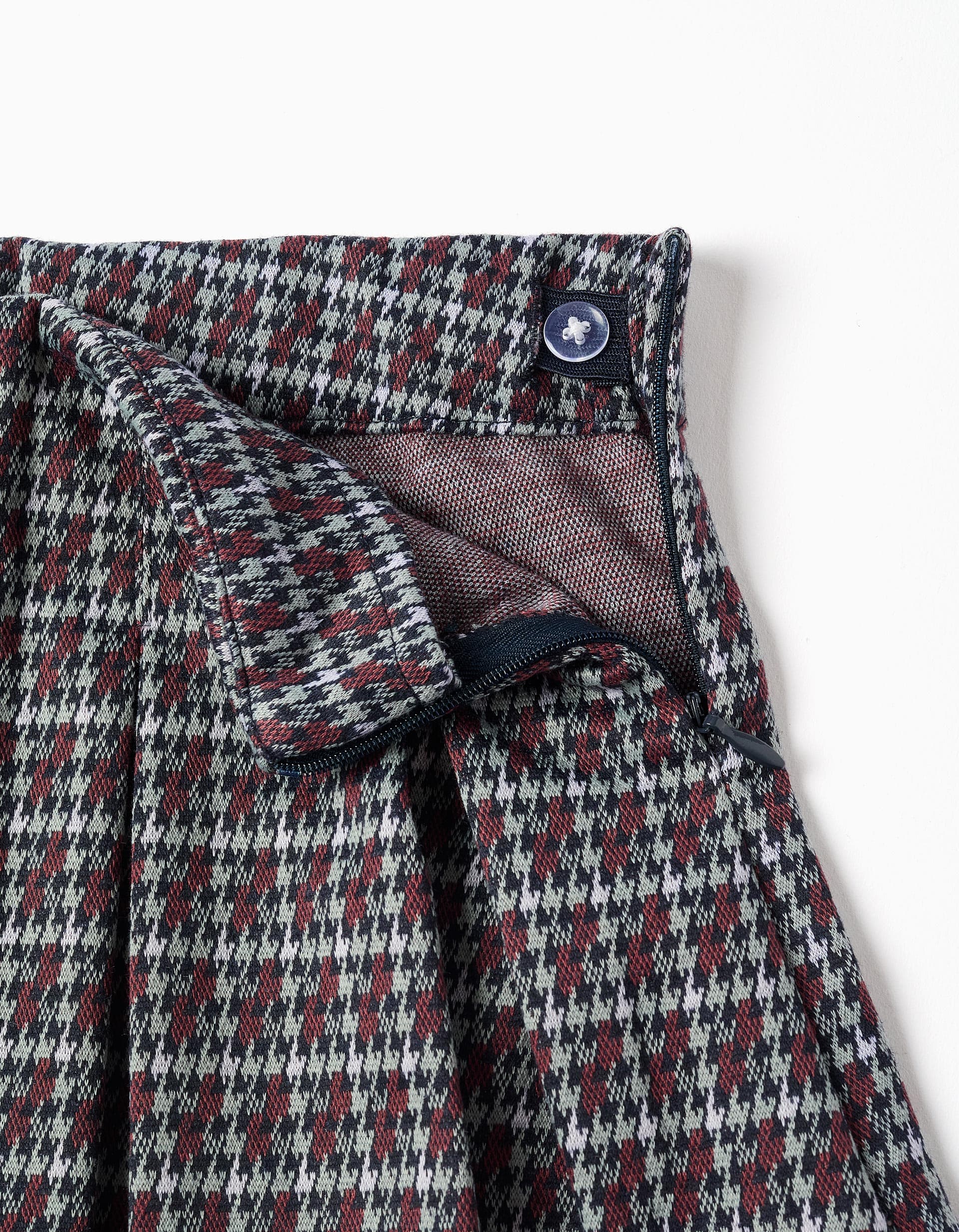 Prenda infantil con short interior y diseño clásico