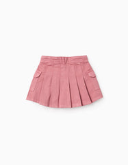 Vista frontal falda plisada con bolsillos estilo cargo