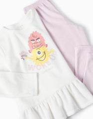 Vista trasera pijama blanco con pantalón lila