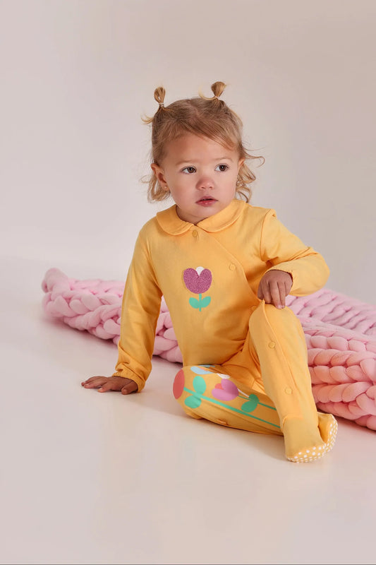 Pijama Enteriza Estampado Flor Amarillo Boboli modelo