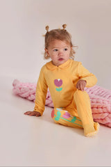Pijama Enteriza Estampado Flor Amarillo Boboli modelo