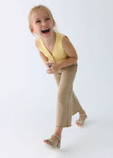 Pantalón Sarga Flecos Café Mayoral modelo