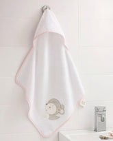 Toalla Bordada Con Capota Rosa Estampado Surtido ambientada