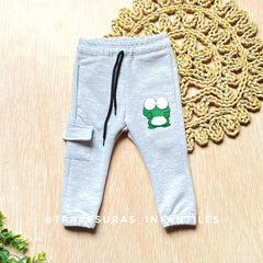 Pantalón Detalle Estampado Sapo gris