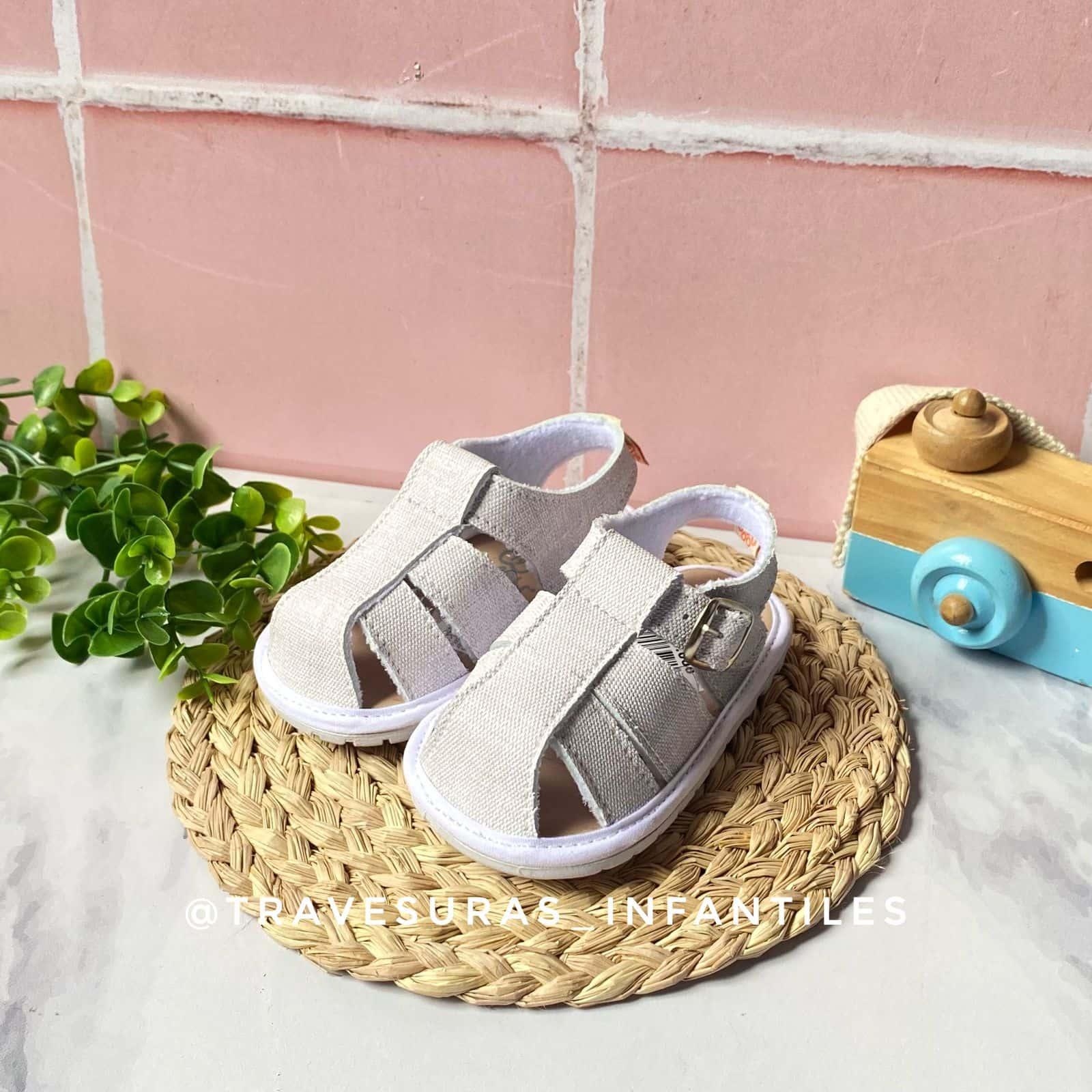 Sandalias Hebilla Gris Claro Huellitas