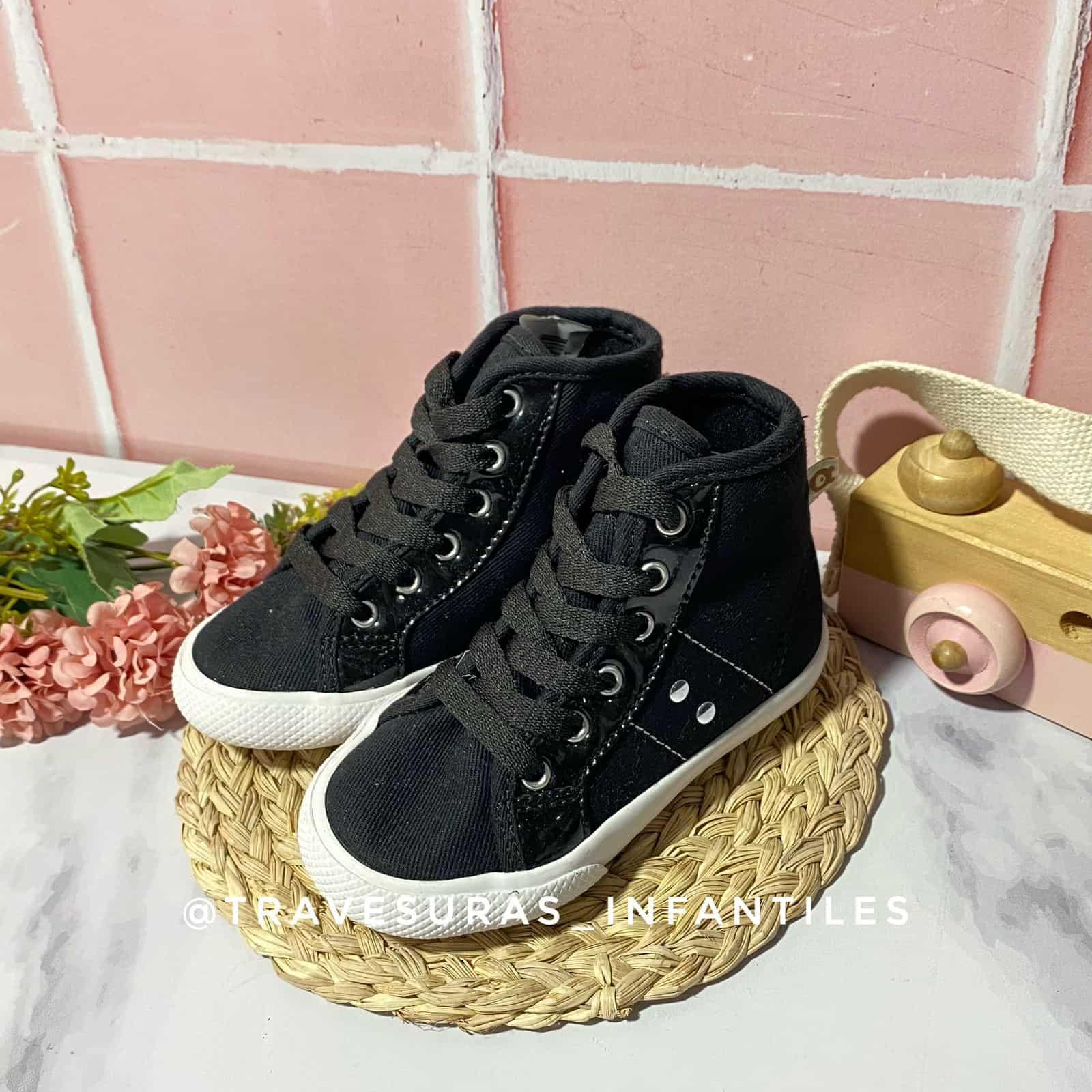 Tenis Bota Cordones Negros Melosos Diseño