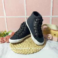 Tenis Bota Cordones Negros Melosos