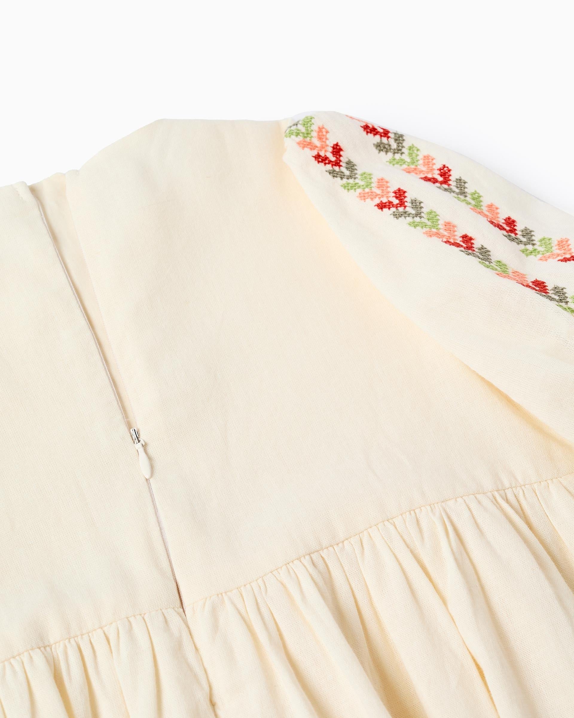 Vestido Mangas Detalle Bordado Beige Zippy detalle