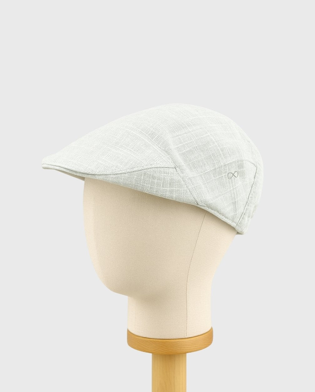 Traje Ceremonia Con Bermuda Tirantes y Boina Gris Bautizo