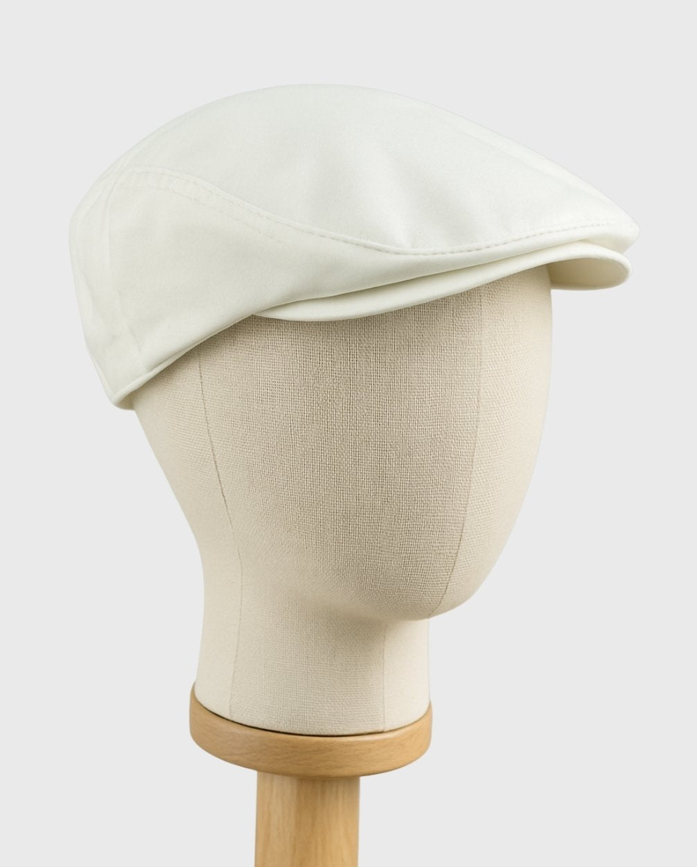 Traje Ceremonia Bermuda Tejido Detalle Claro Boina