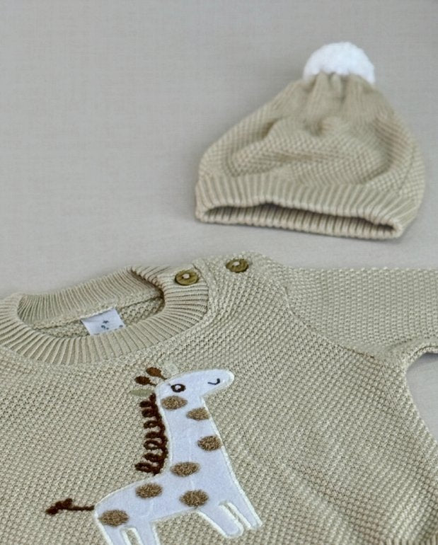 Set Primer Día Bordado Jirafa Beige Detalle