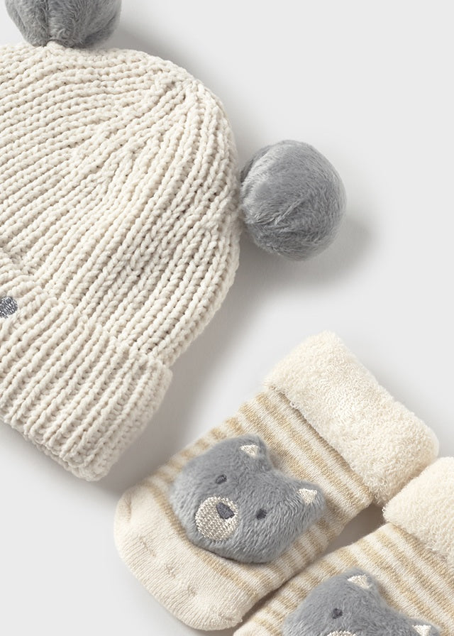 Set Gorro y Medias Oso Interactivo Beige Mayoral detalle