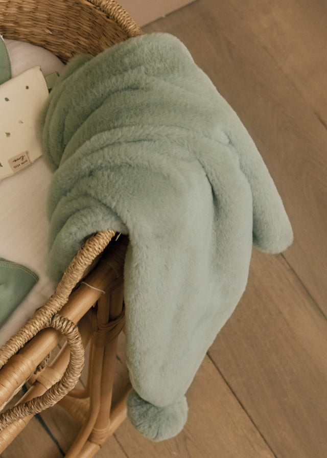 Manta Doblez Faz Brillo Pompón Verde Mayoral Modelo