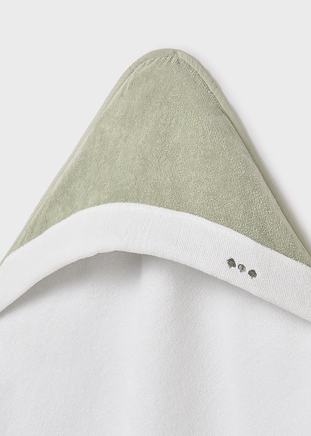 Toalla con Capota Árboles Verde Mayoral Detalle