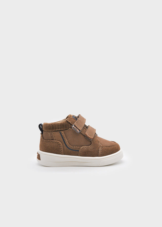Tenis Bota Velcro Camel Mayoral Diseño