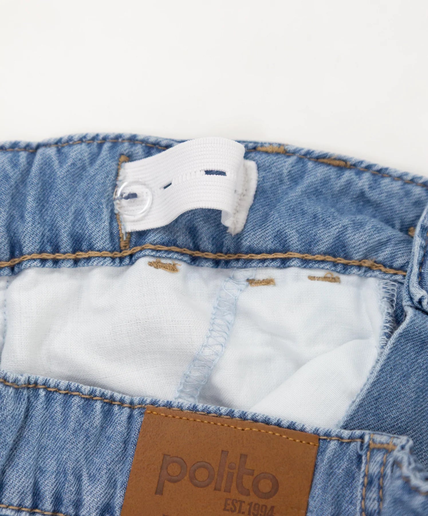 Pantalón recto de mezclilla niño – detalle desgaste