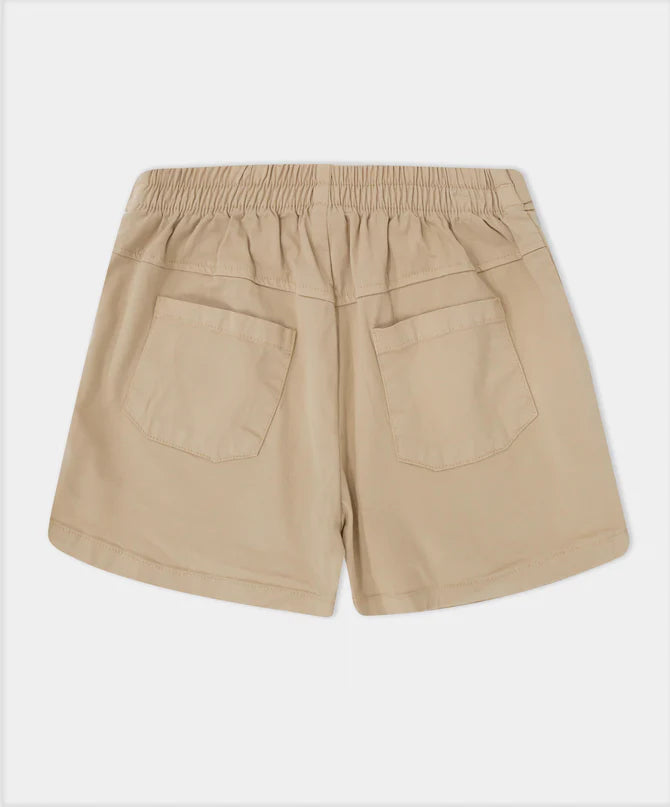 Diseño tipo chino con hebilla circular decorativa