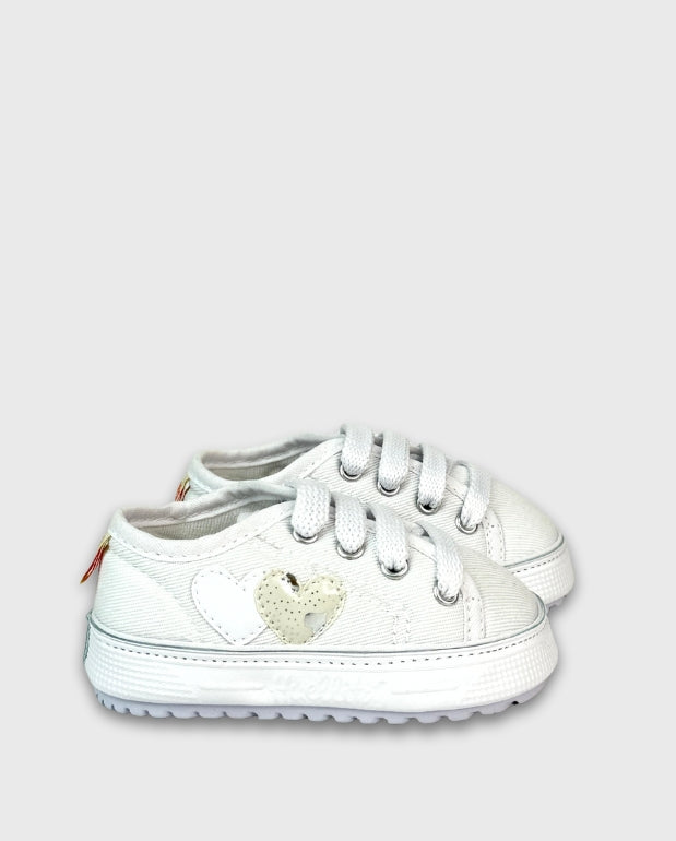 Tenis Detalle Corazones Blancos Huellitas