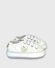Tenis Detalle Corazones Blancos Huellitas