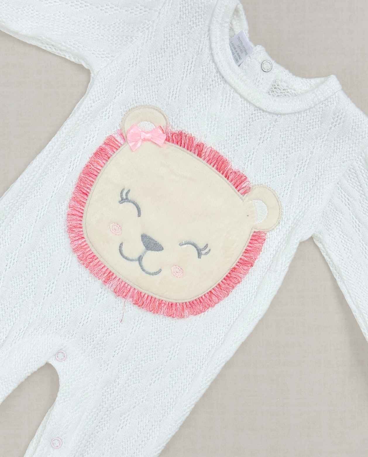 Set Primer Día León Calado Blanco Detalle