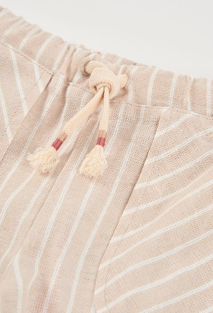 Conjunto Short Rayas Volantes Beige Boboli detalle