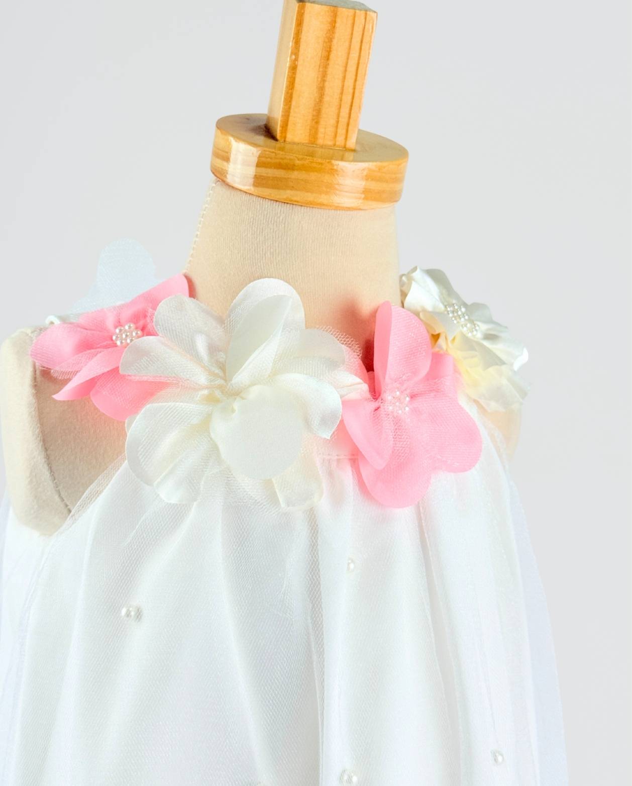 Bata Velo Con Flores Blanco Hueso Diseño