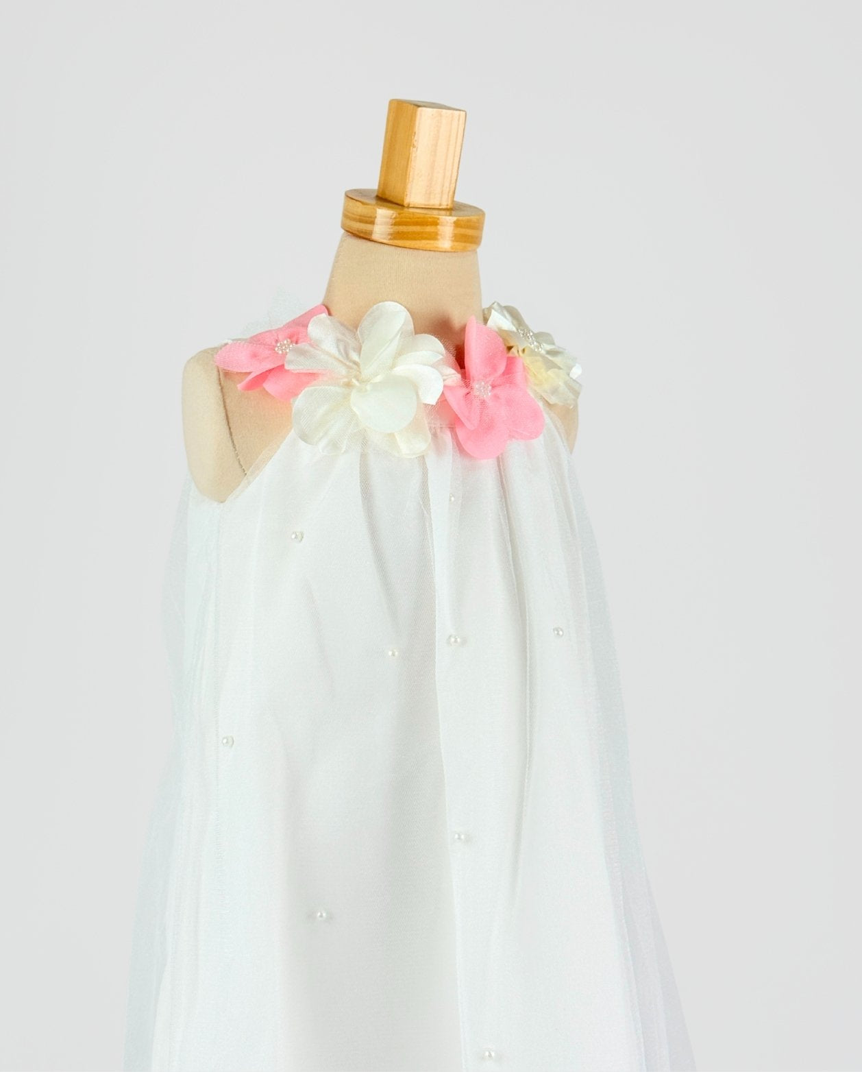 Bata Velo Con Flores Blanco Hueso Detalle