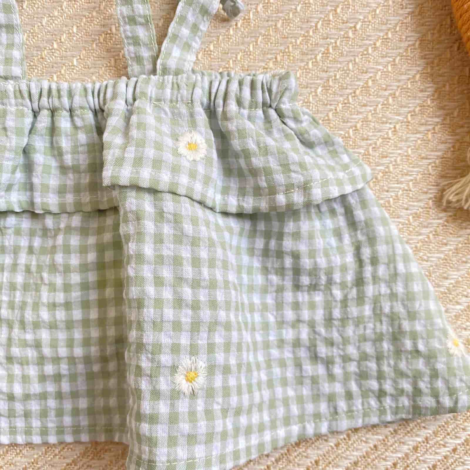 Blusa Cuadros Margaritas Verde Losan detalle