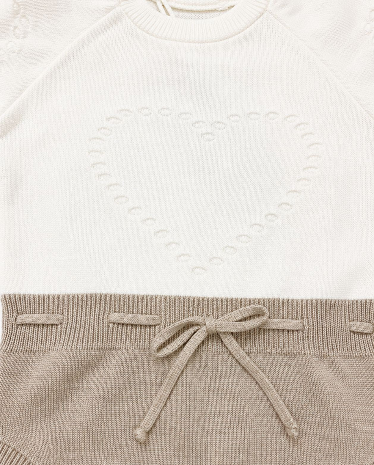 Body En Tricot Manga Larga Corazon Beige detalle