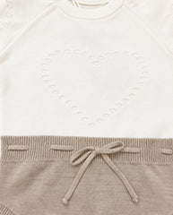 Body En Tricot Manga Larga Corazon Beige detalle