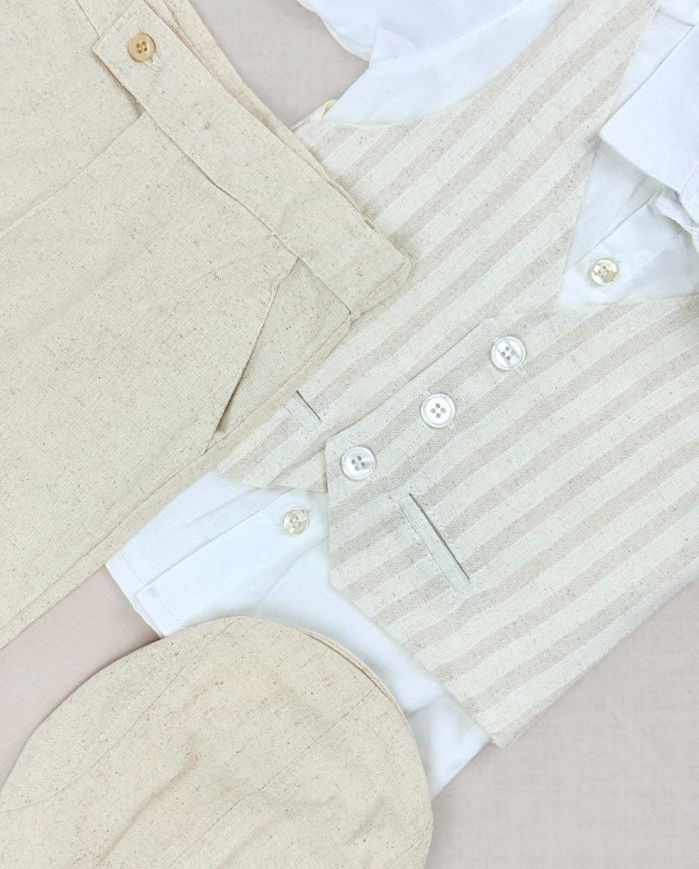 Conjunto Bautizo Chaleco Rayas Beige Diseño
